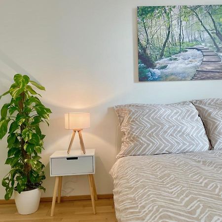 Central 55M2 Flat With Balcony & Parking Wina Bagian luar foto