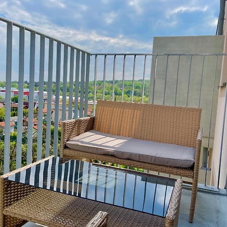 Central 55M2 Flat With Balcony & Parking Wina Bagian luar foto