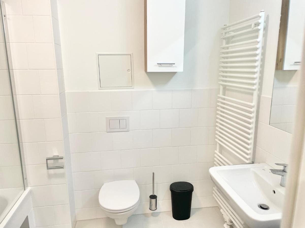 Central 55M2 Flat With Balcony & Parking Wina Bagian luar foto