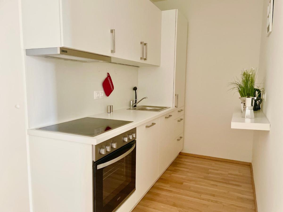 Central 55M2 Flat With Balcony & Parking Wina Bagian luar foto